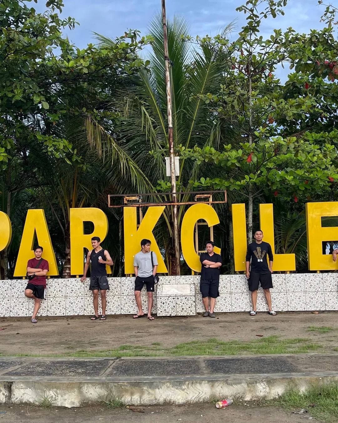 PARKCILE Sign