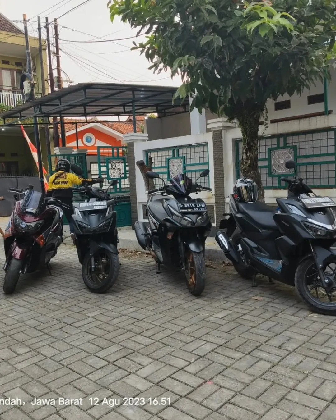 4 Motor Pertama